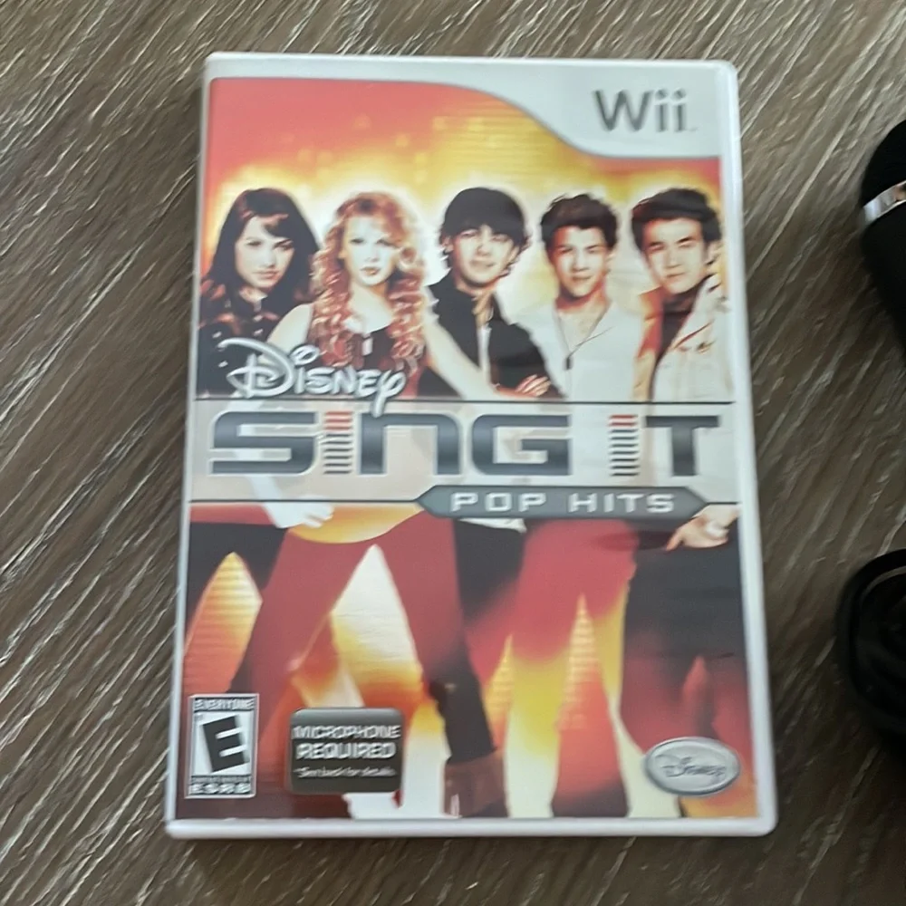 Wii Disney Sing It Game & Microphone - Picture 2 of 6